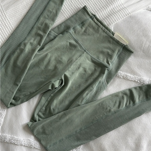 OFFLINE OG High Waisted Pocket Legging - Picture 6 of 7